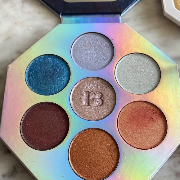 Fenty beauty highlighter - Picture 3 of 5